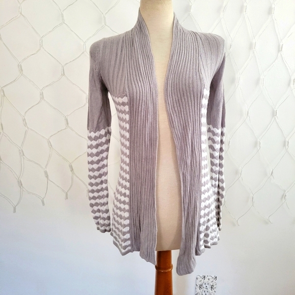 Belldini Gray and White Women's Sweater / Open Face / Size Small - Picture 1 of 5